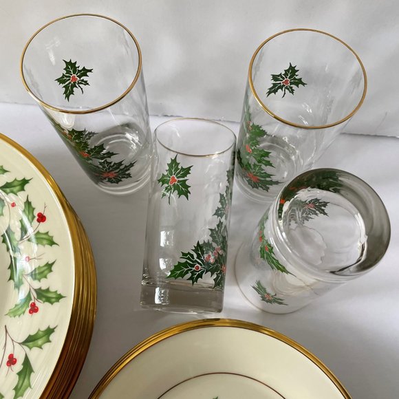 Gold Trim Holly and Berries 5.5" Glass Tumbler 12oz Holiday Drinkware Set of 4 - Picture 6 of 11